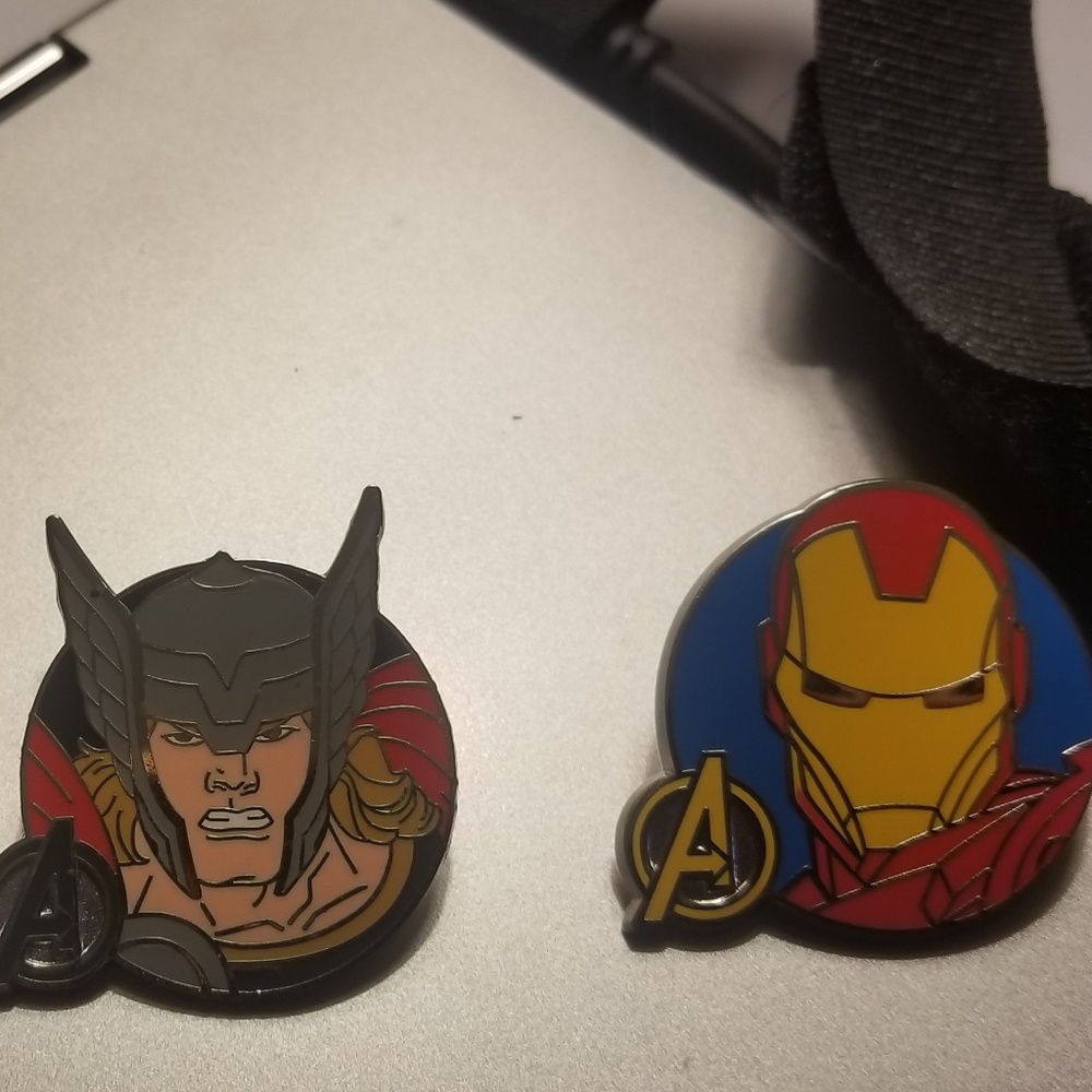 ❎SOLD❎Marvel Avengers autheDisney pins (3 set)